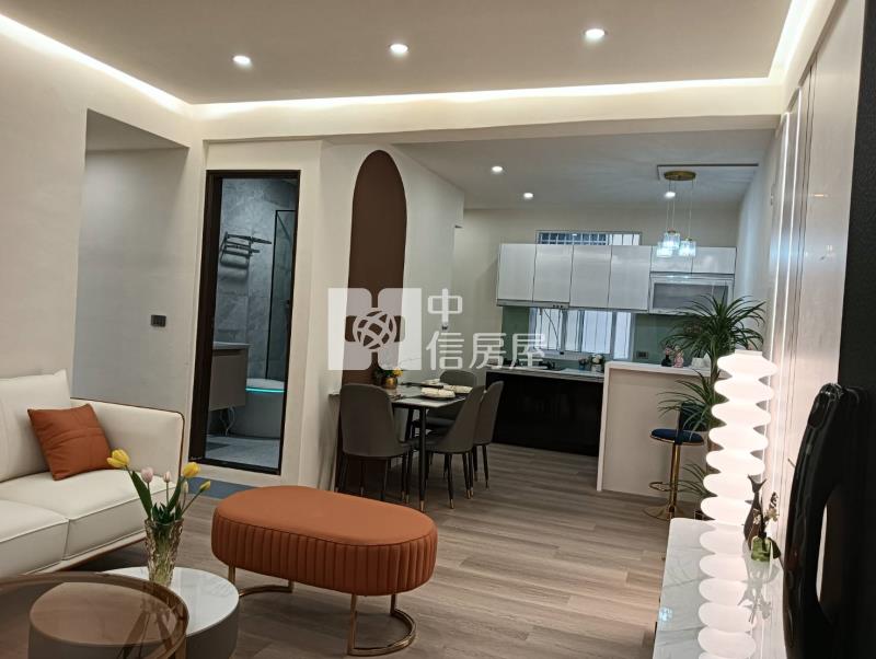 鳳山新甲國小衛武營公寓二樓翻新宅房屋室內格局與周邊環境