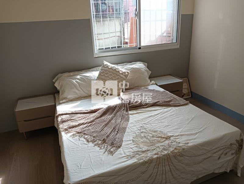 鳳山新甲國小衛武營公寓二樓翻新宅房屋室內格局與周邊環境