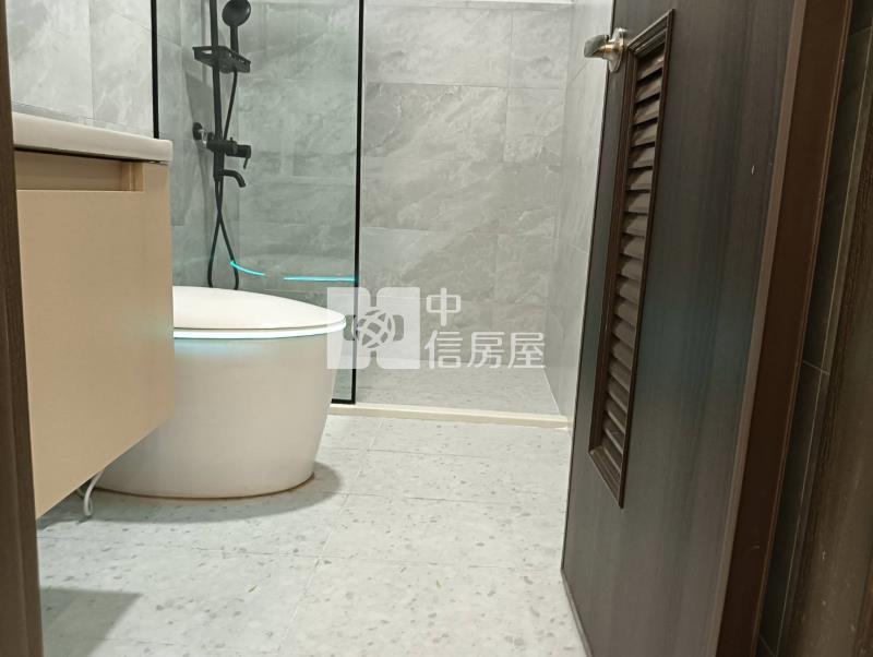 鳳山新甲國小衛武營公寓二樓翻新宅房屋室內格局與周邊環境