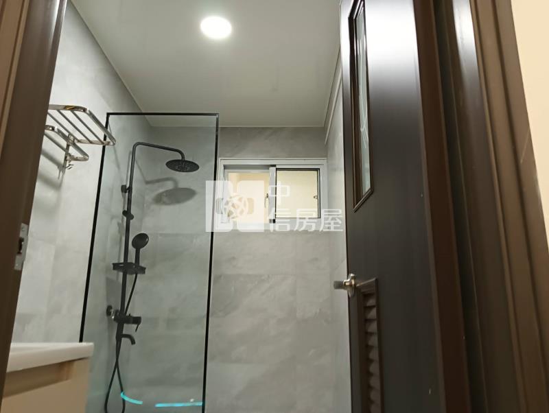 鳳山新甲國小衛武營公寓二樓翻新宅房屋室內格局與周邊環境