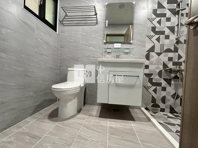 楠梓科技園區大地坪整新店住房屋室內格局與周邊環境