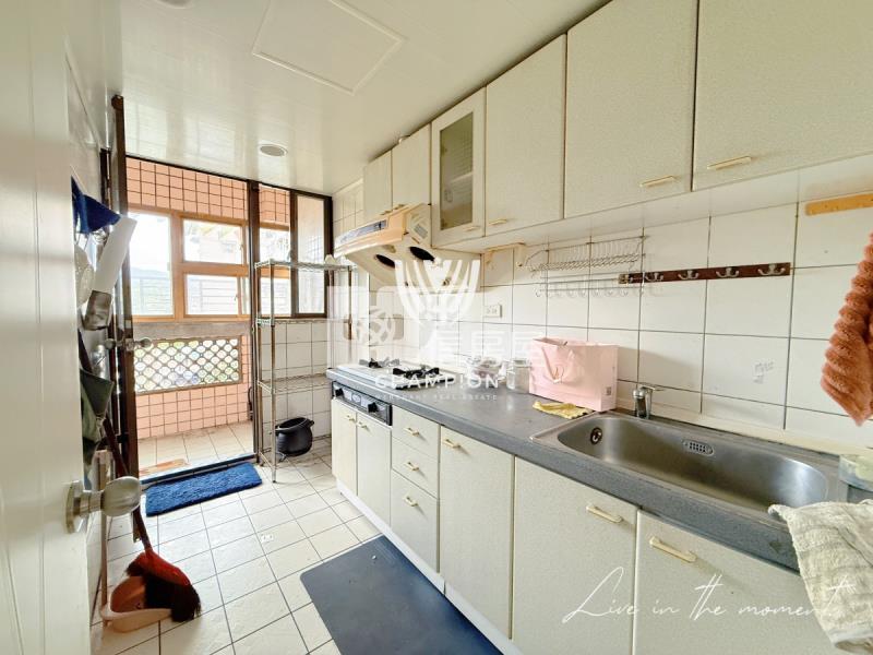 【冠軍】陽光綠大地四房朝外平車房屋室內格局與周邊環境