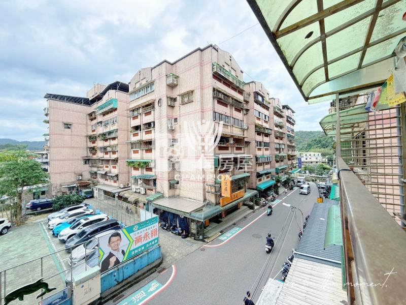 【冠軍】陽光綠大地四房朝外平車房屋室內格局與周邊環境