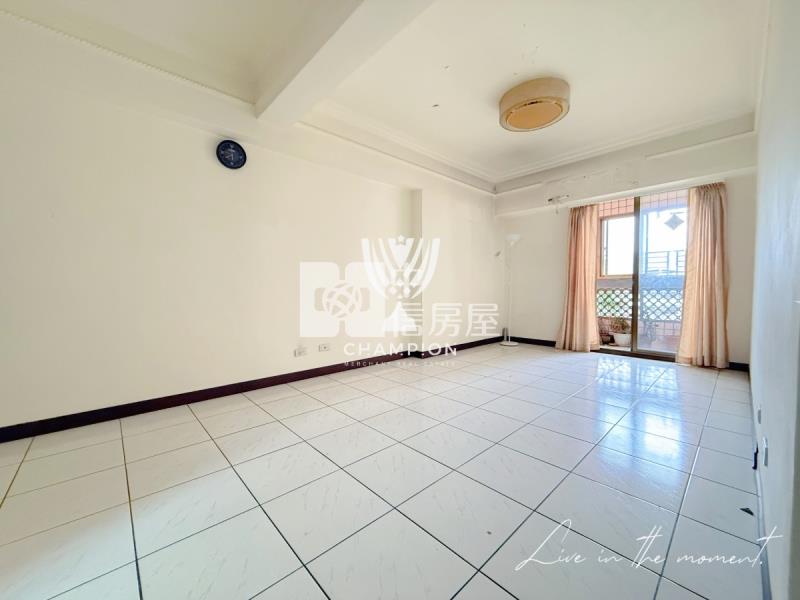 【冠軍】陽光綠大地四房朝外平車房屋室內格局與周邊環境