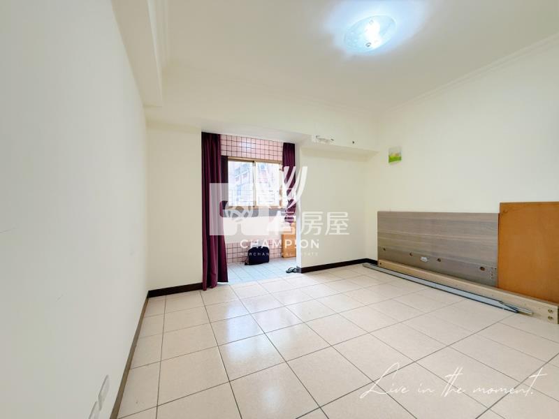 【冠軍】陽光綠大地四房朝外平車房屋室內格局與周邊環境