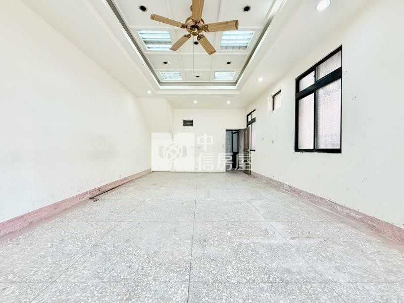 樹德臨路邊間車庫透天房屋室內格局與周邊環境