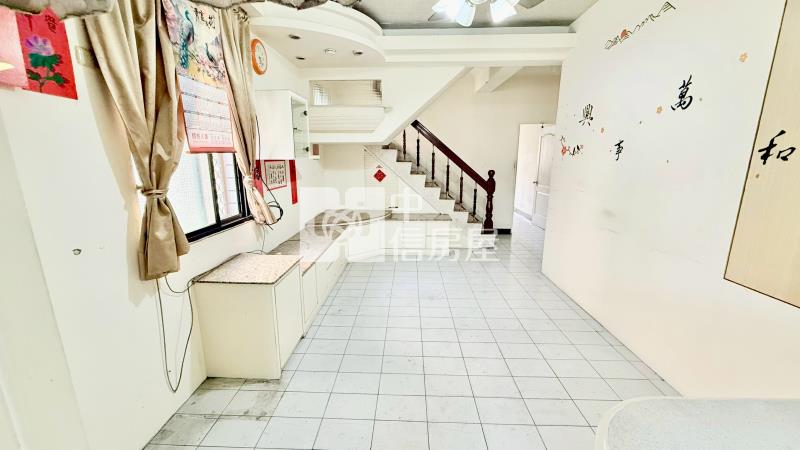 樹德臨路邊間車庫透天房屋室內格局與周邊環境