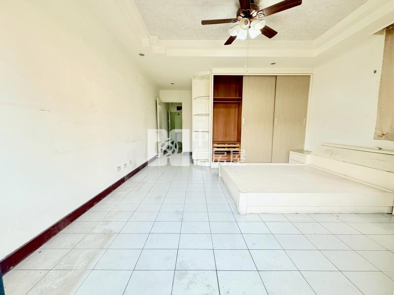 樹德臨路邊間車庫透天房屋室內格局與周邊環境