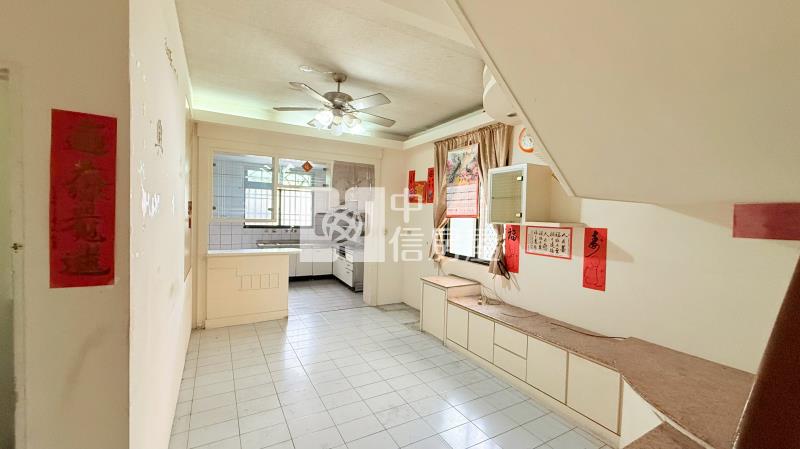 樹德臨路邊間車庫透天房屋室內格局與周邊環境