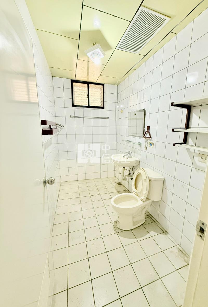 樹德臨路邊間車庫透天房屋室內格局與周邊環境