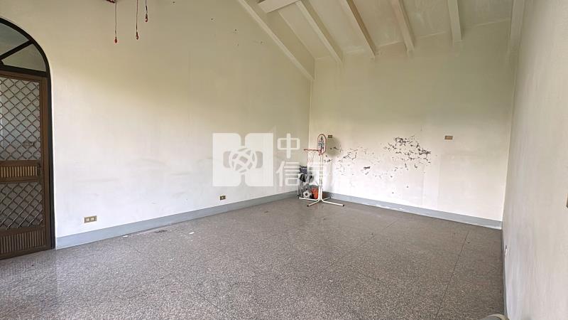 高雄農舍-旗山大路邊面寬合法農舍房屋室內格局與周邊環境