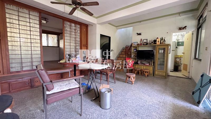 高雄農舍-旗山大路邊面寬合法農舍房屋室內格局與周邊環境