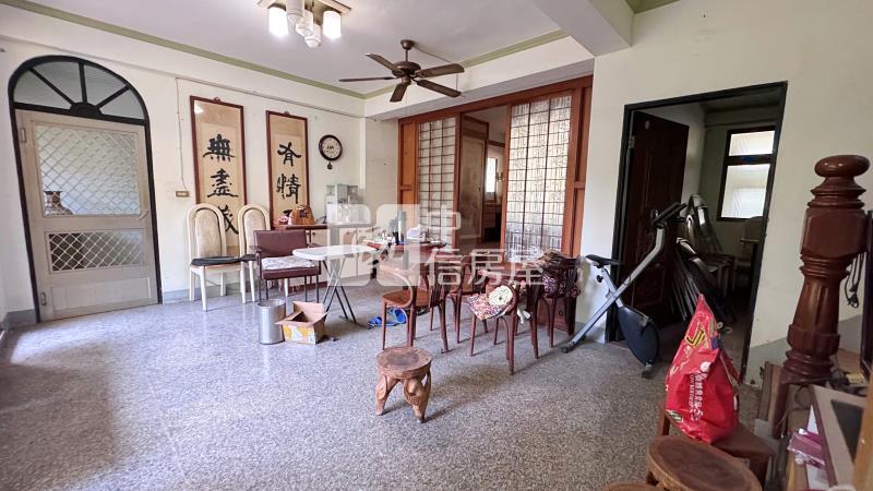 高雄農舍-旗山大路邊面寬合法農舍房屋室內格局與周邊環境