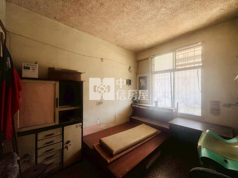 斗六快速道路旁大面寬車庫透天房屋室內格局與周邊環境