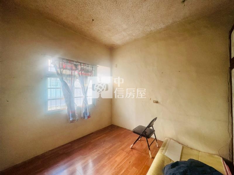 斗六快速道路旁大面寬車庫透天房屋室內格局與周邊環境