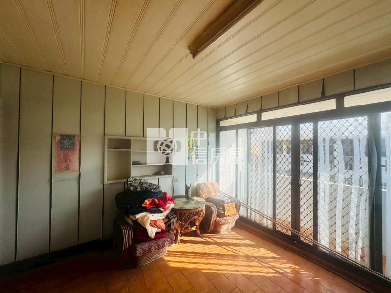 斗六快速道路旁大面寬車庫透天房屋室內格局與周邊環境