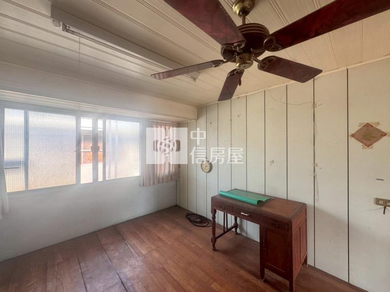 斗六快速道路旁大面寬車庫透天房屋室內格局與周邊環境