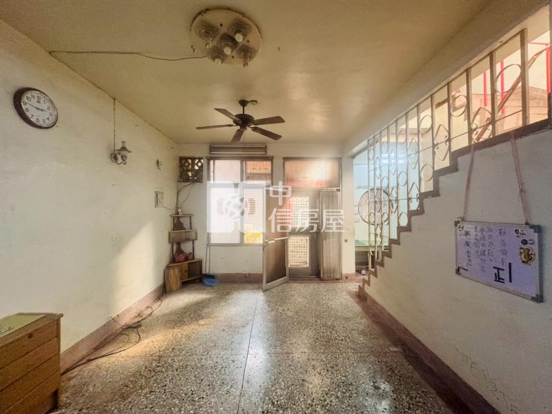 斗六快速道路旁大面寬車庫透天房屋室內格局與周邊環境