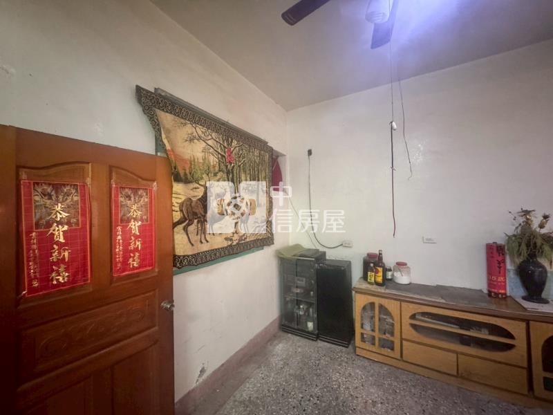 斗六快速道路旁大面寬車庫透天房屋室內格局與周邊環境