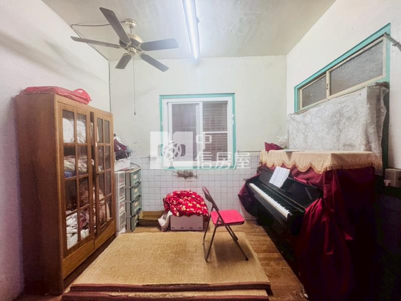 斗六快速道路旁大面寬車庫透天房屋室內格局與周邊環境