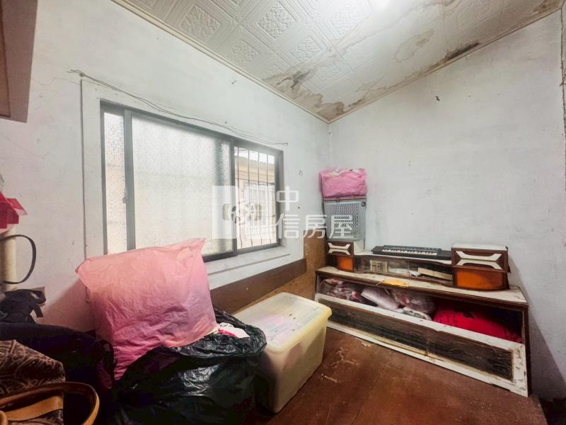 斗六快速道路旁大面寬車庫透天房屋室內格局與周邊環境