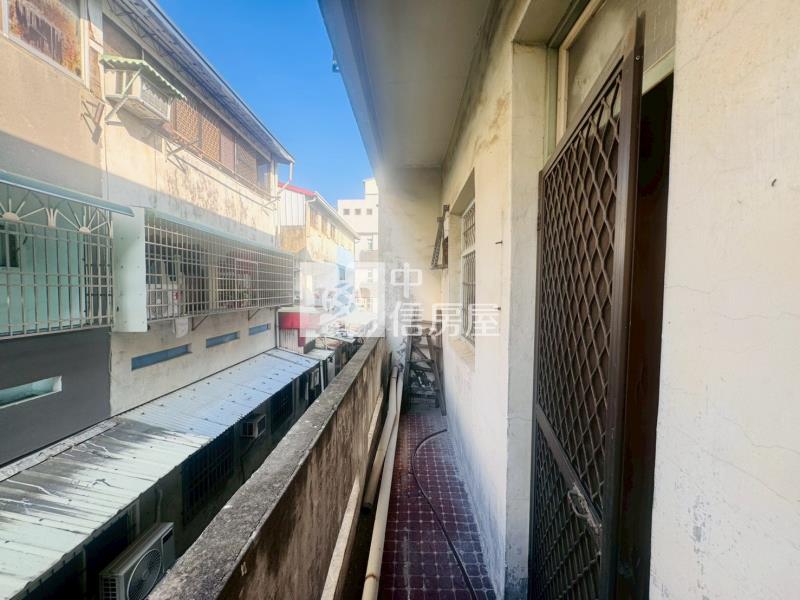 斗六快速道路旁大面寬車庫透天房屋室內格局與周邊環境