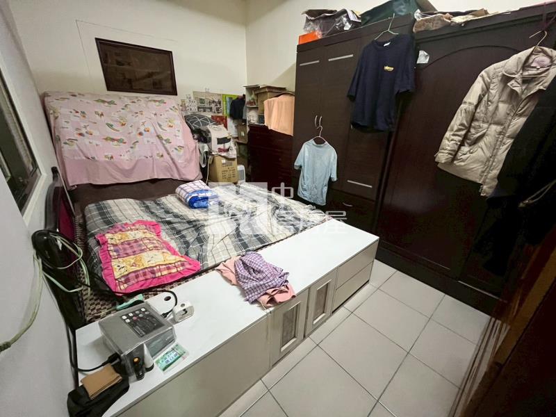 大里大地坪大面寬前院停車8米活路美透天房屋室內格局與周邊環境