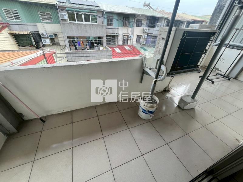 大里大地坪大面寬前院停車8米活路美透天房屋室內格局與周邊環境