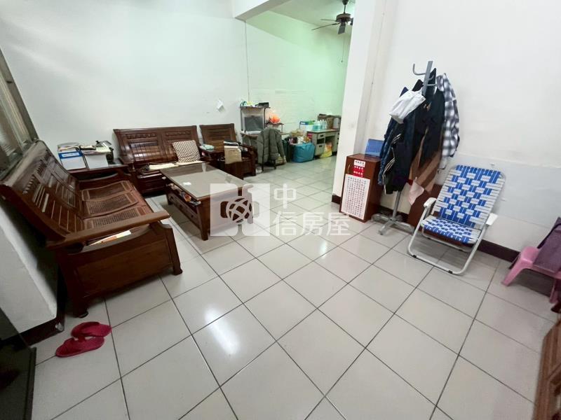 大里大地坪大面寬前院停車8米活路美透天房屋室內格局與周邊環境