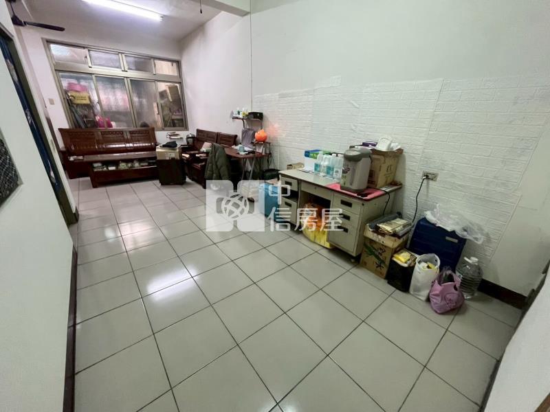 大里大地坪大面寬前院停車8米活路美透天房屋室內格局與周邊環境