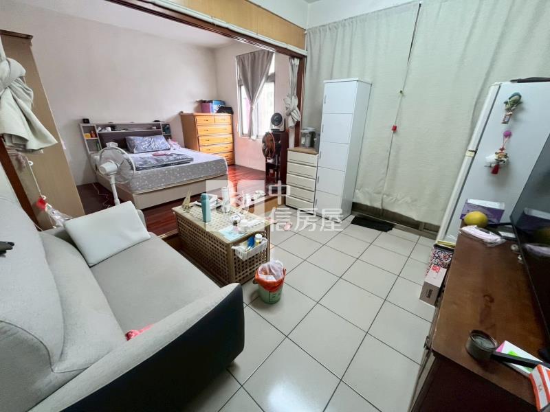 大里大地坪大面寬前院停車8米活路美透天房屋室內格局與周邊環境