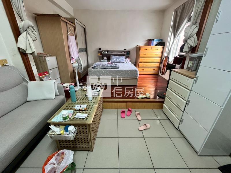 大里大地坪大面寬前院停車8米活路美透天房屋室內格局與周邊環境