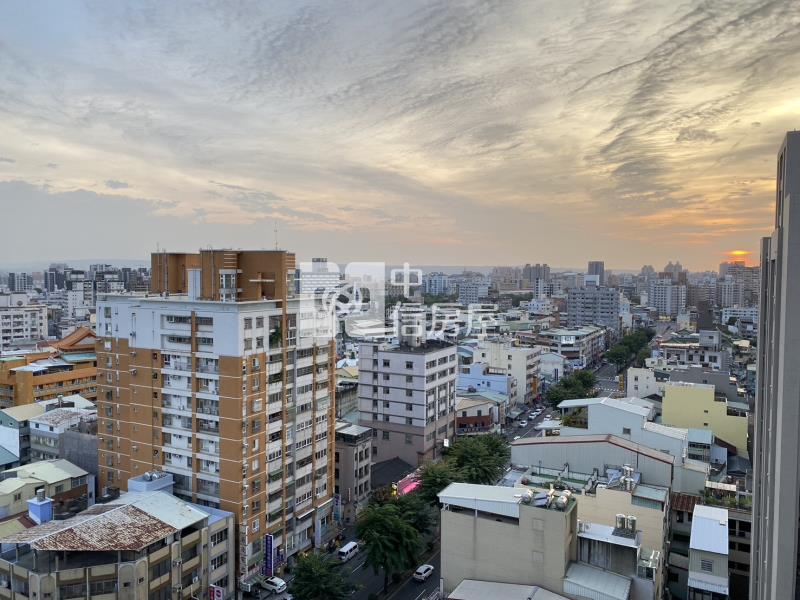 興大輕屋齡三房雙車帝王視野戶房屋室內格局與周邊環境
