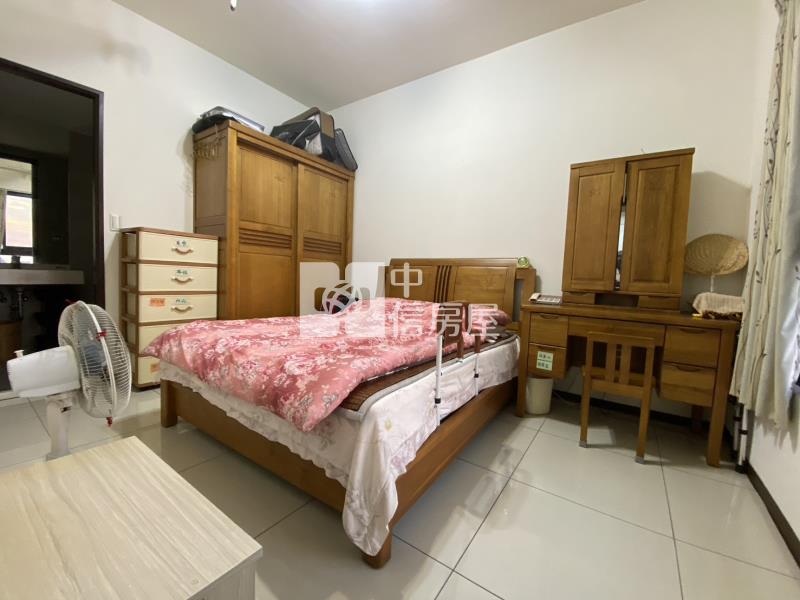 興大輕屋齡三房雙車帝王視野戶房屋室內格局與周邊環境