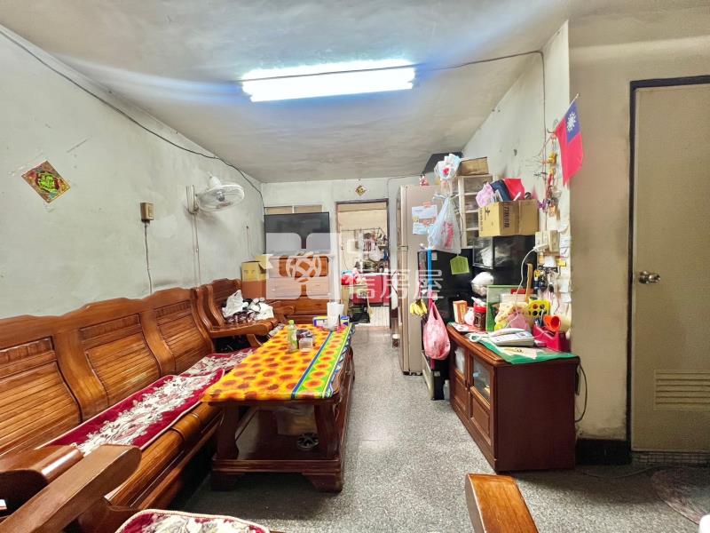 學區旁臨路透天房屋室內格局與周邊環境