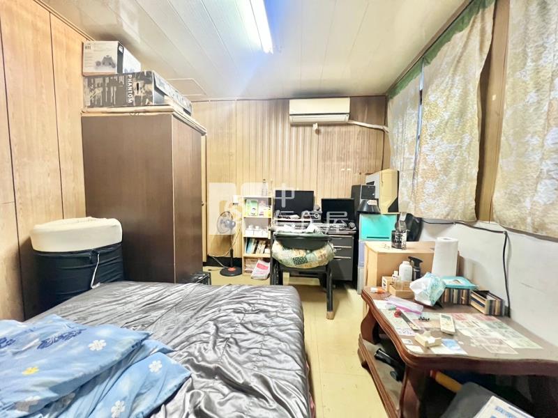 學區旁臨路透天房屋室內格局與周邊環境
