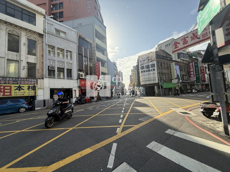 東門市場金店面房屋室內格局與周邊環境