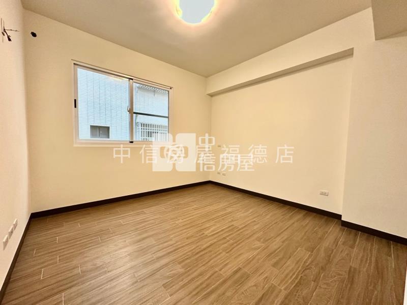 興美六路雙車庫店住房屋室內格局與周邊環境