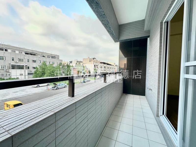 興美六路雙車庫店住房屋室內格局與周邊環境