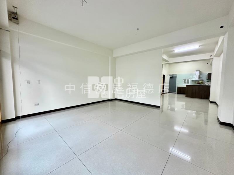 興美六路雙車庫店住房屋室內格局與周邊環境