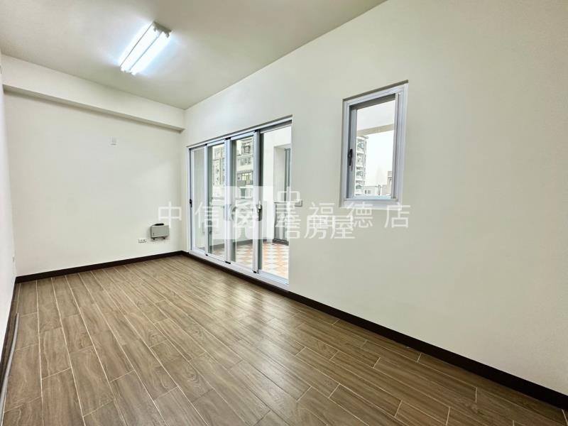 興美六路雙車庫店住房屋室內格局與周邊環境