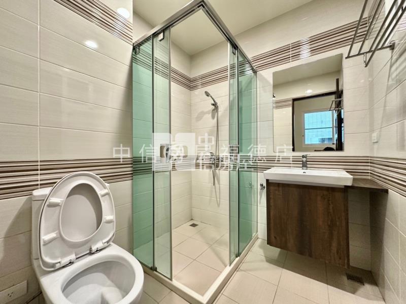 興美六路雙車庫店住房屋室內格局與周邊環境