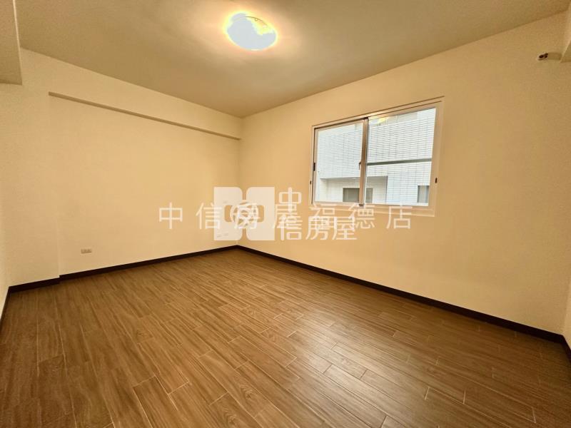 興美六路雙車庫店住房屋室內格局與周邊環境