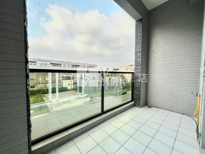 興美六路雙車庫店住房屋室內格局與周邊環境