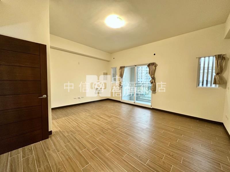 興美六路雙車庫店住房屋室內格局與周邊環境