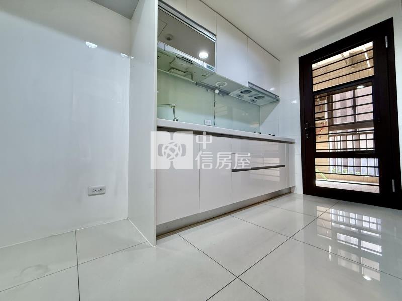 高鐵特區輕屋齡雙陽台精裝大2房平車樹梢戶房屋室內格局與周邊環境