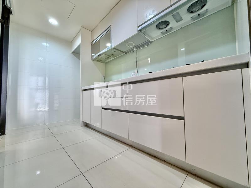 高鐵特區輕屋齡雙陽台精裝大2房平車樹梢戶房屋室內格局與周邊環境