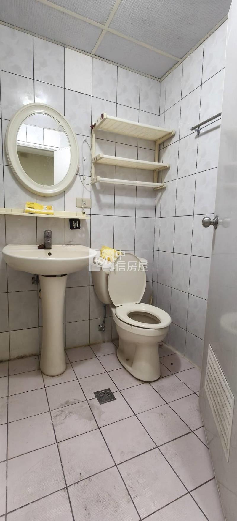 新明市場旁三房車房屋室內格局與周邊環境