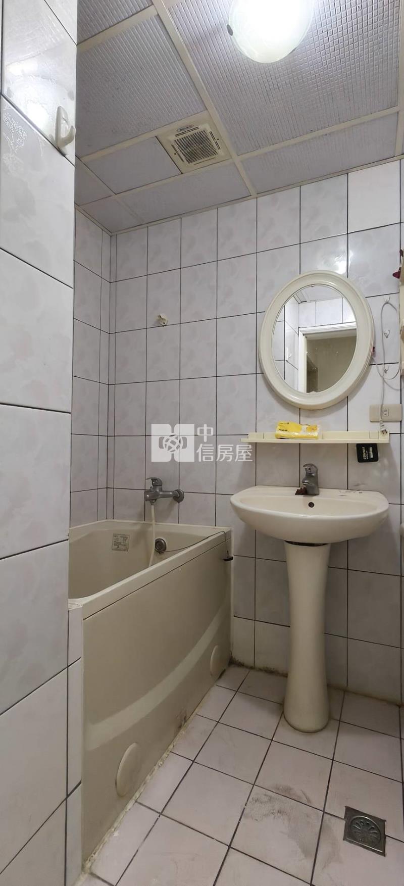 新明市場旁三房車房屋室內格局與周邊環境