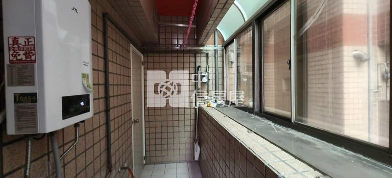 新明市場旁三房車房屋室內格局與周邊環境